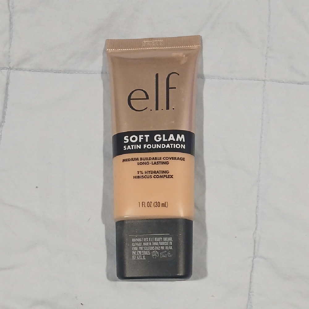 Soft Glam Satin Foundation - Medium Neutral color